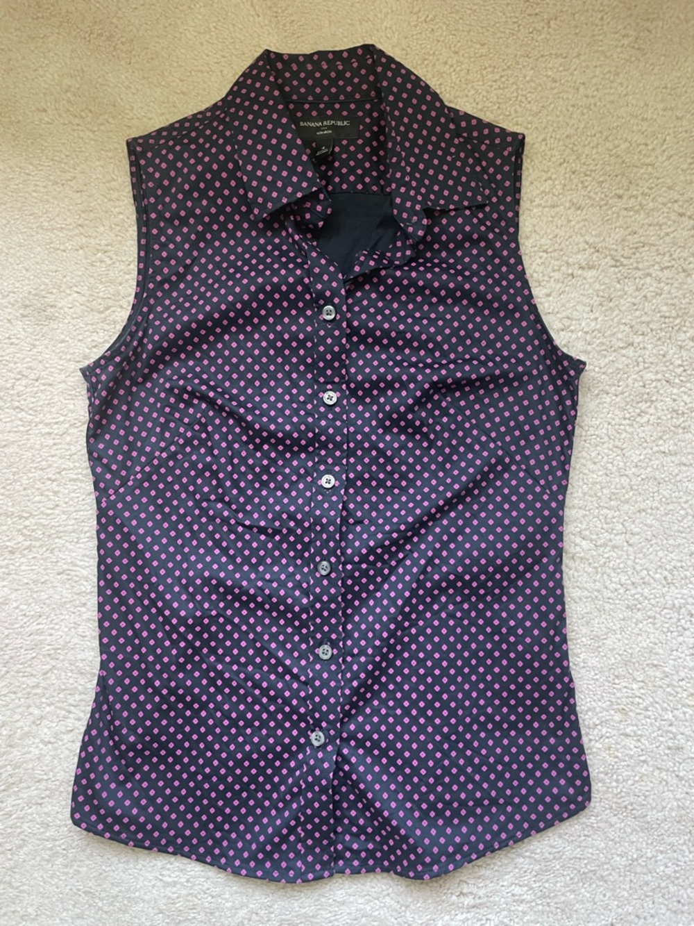 Banana Republic Sleeveless Non-Iron Work Shirt – US 4 - navy/pink